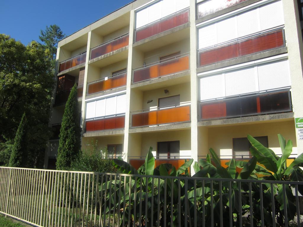 Gyoengyvirag Ueduelo - Mario Apartman Harkan Zimmer foto
