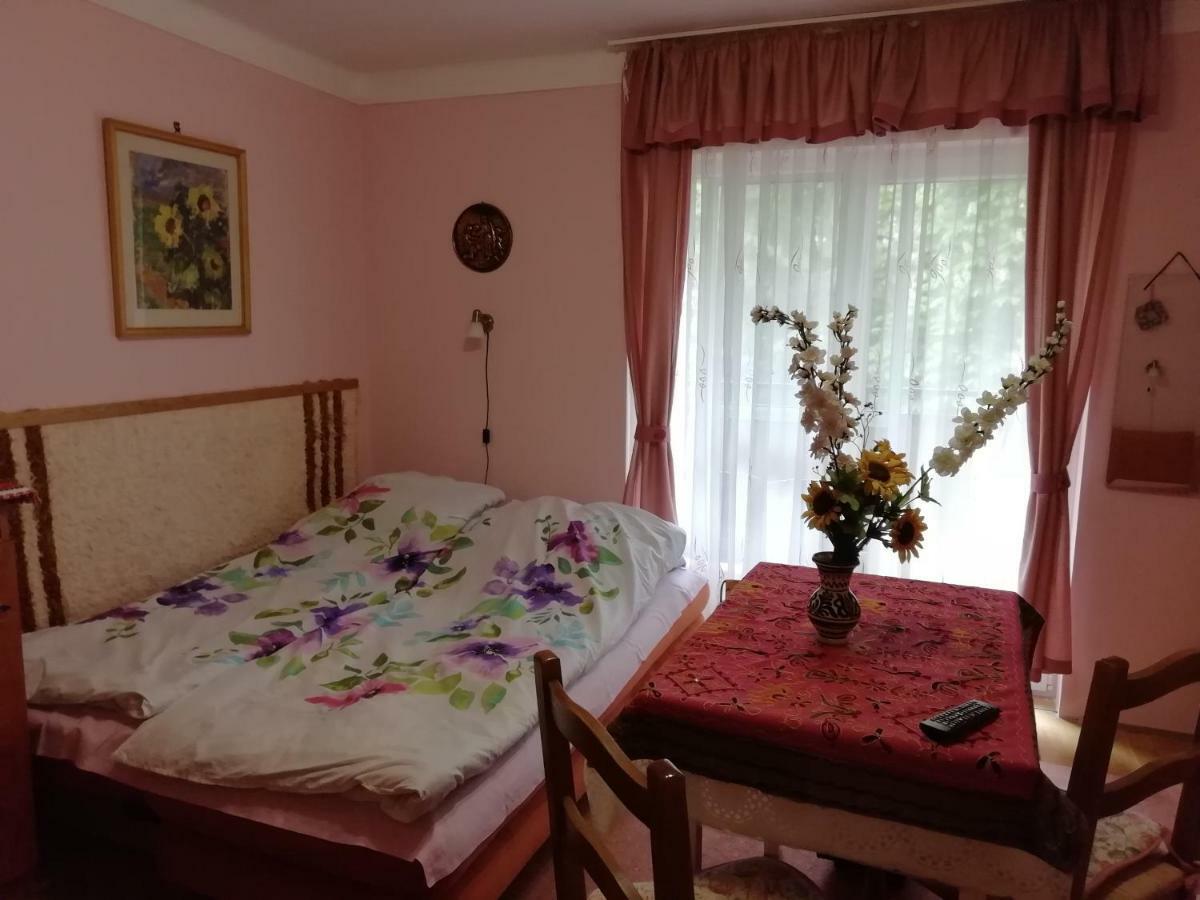 Gyoengyvirag Ueduelo - Mario Apartman Harkan Exterior foto